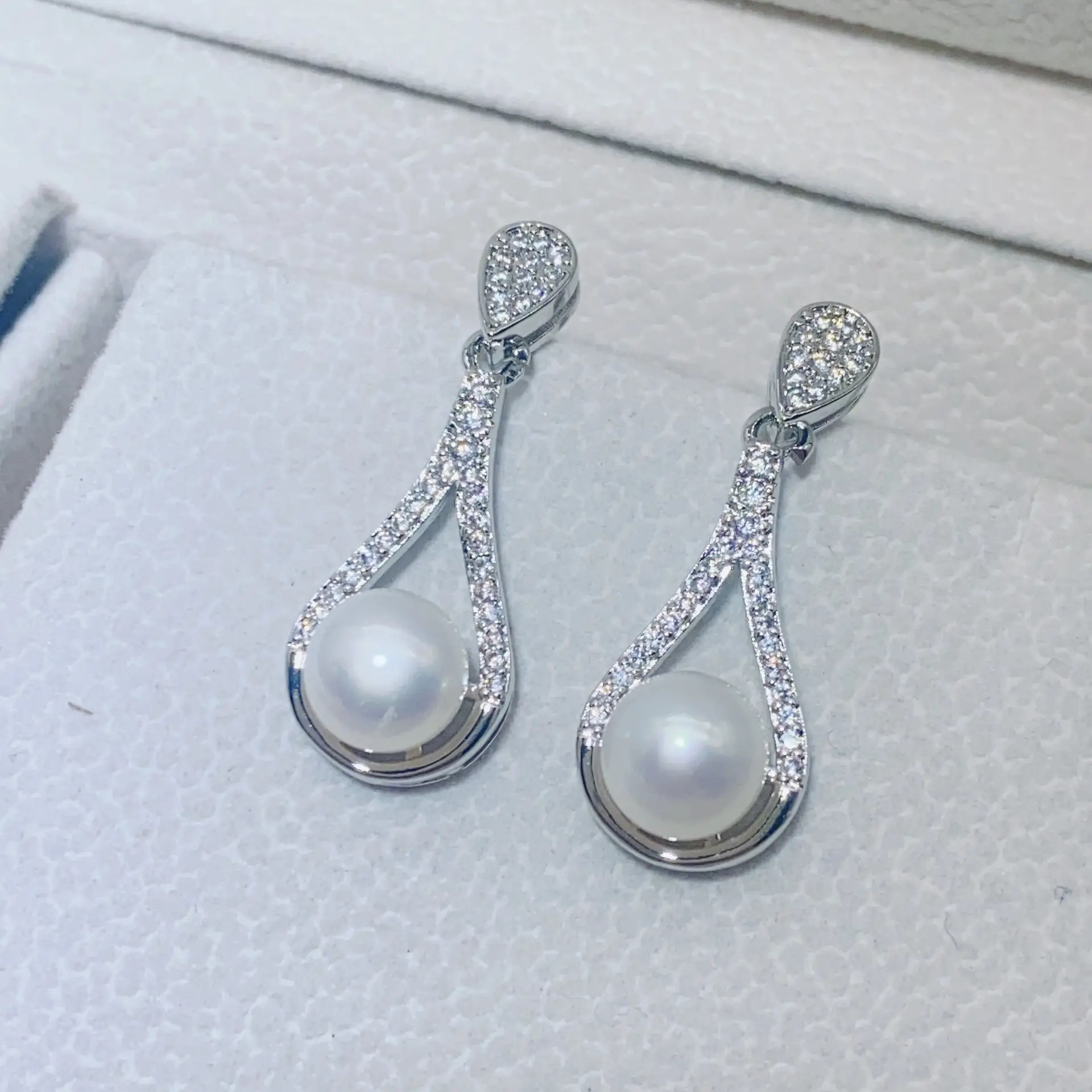 S925 Silver Needle Earrings with Micro-inlaid Zircon & Freshwater Pearl Drop — feature 4