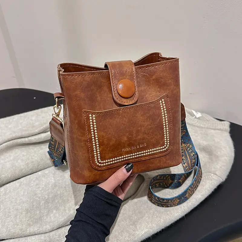 Black Korean Style Shoulder Bag with Wide Strap - Image 9