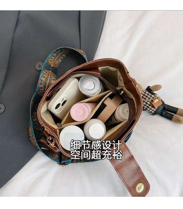 Black Korean Style Shoulder Bag with Wide Strap — feature 6