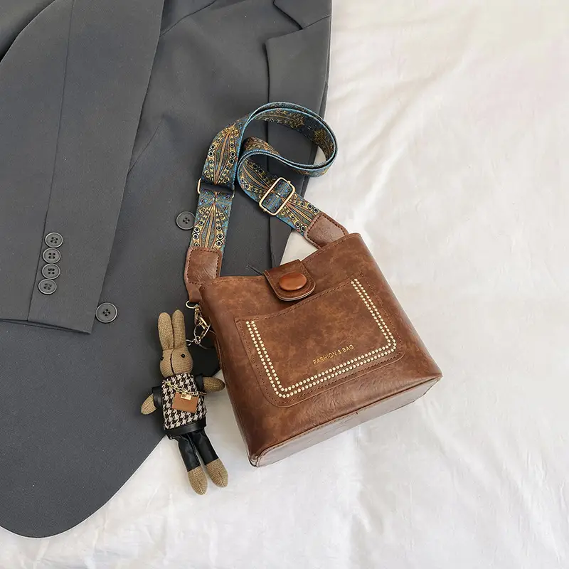 Black Korean Style Shoulder Bag with Wide Strap - Image 3