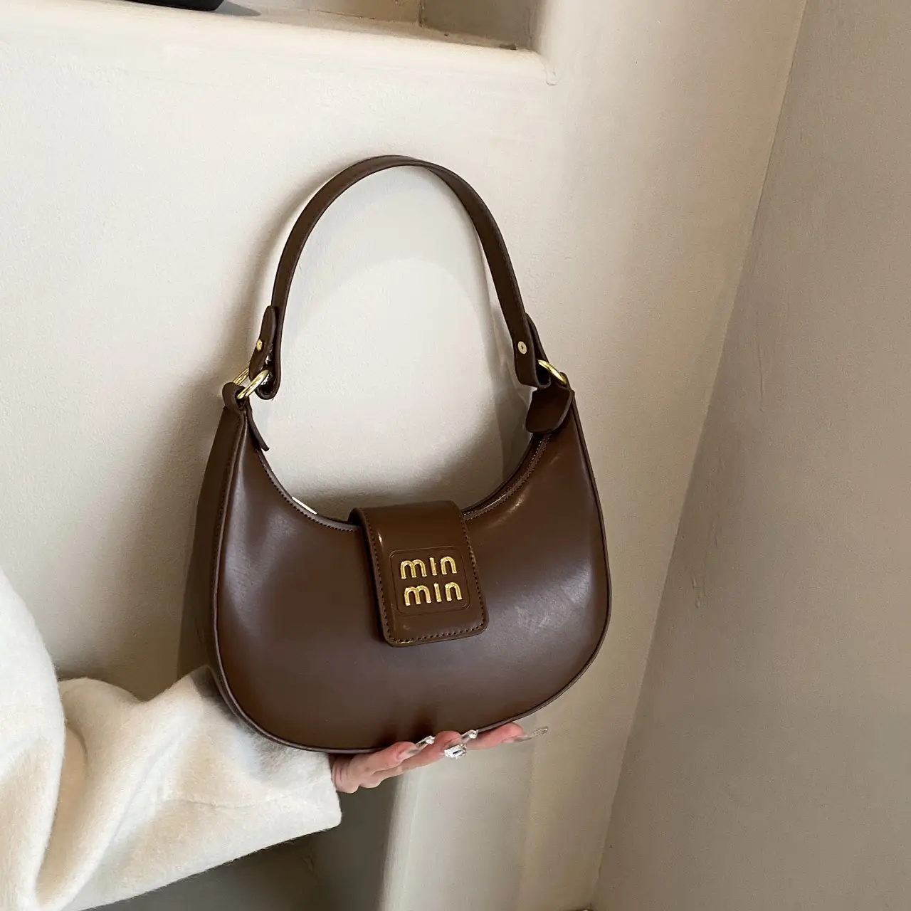 Women's Retro Crossbody Bag Brown Leather Commuter Style
