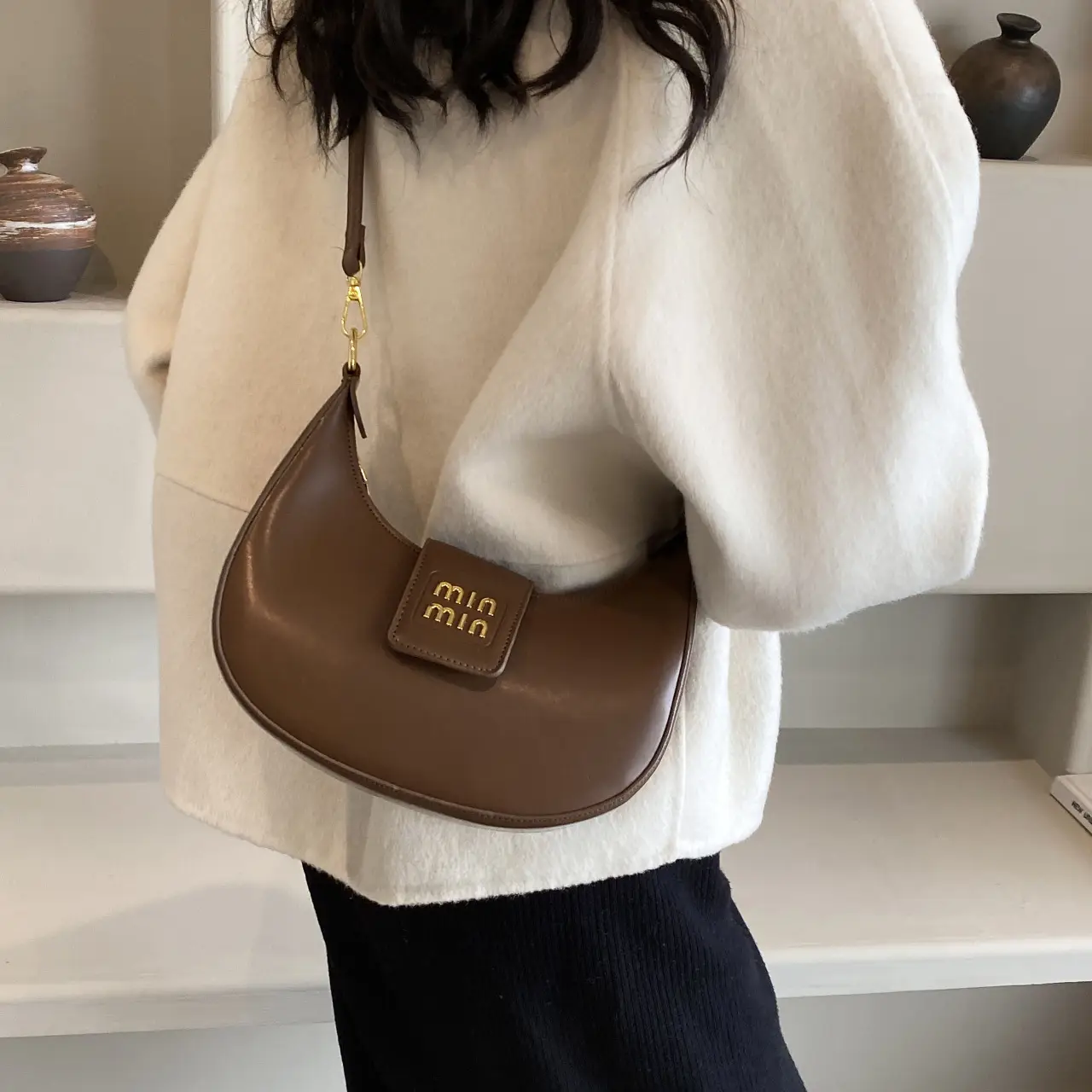 Women's Retro Crossbody Bag Brown Leather Commuter Style — feature 17