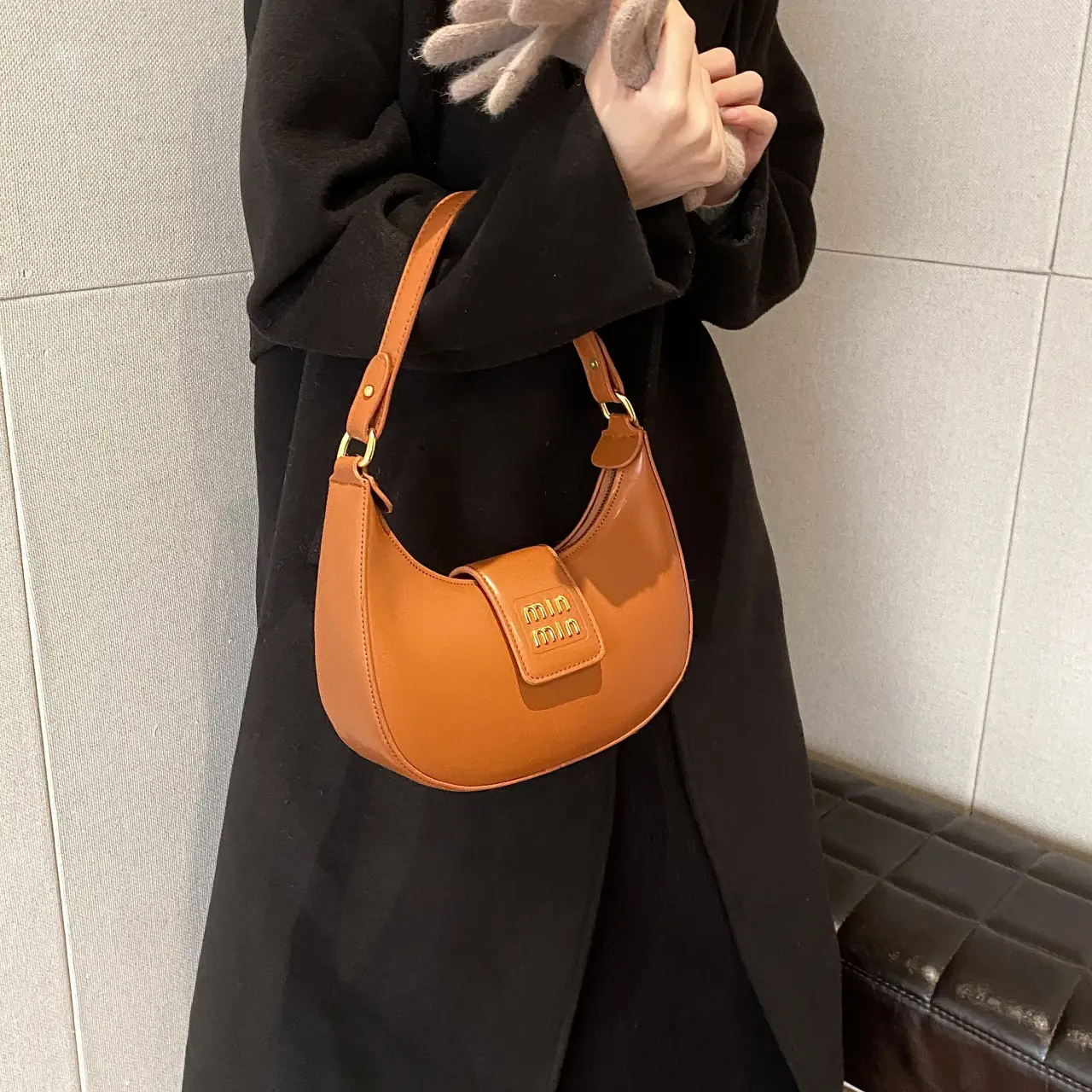 Women's Retro Crossbody Bag Brown Leather Commuter Style — feature 18