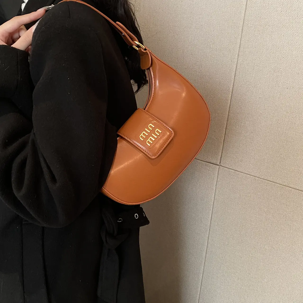 Women's Retro Crossbody Bag Brown Leather Commuter Style — feature 21