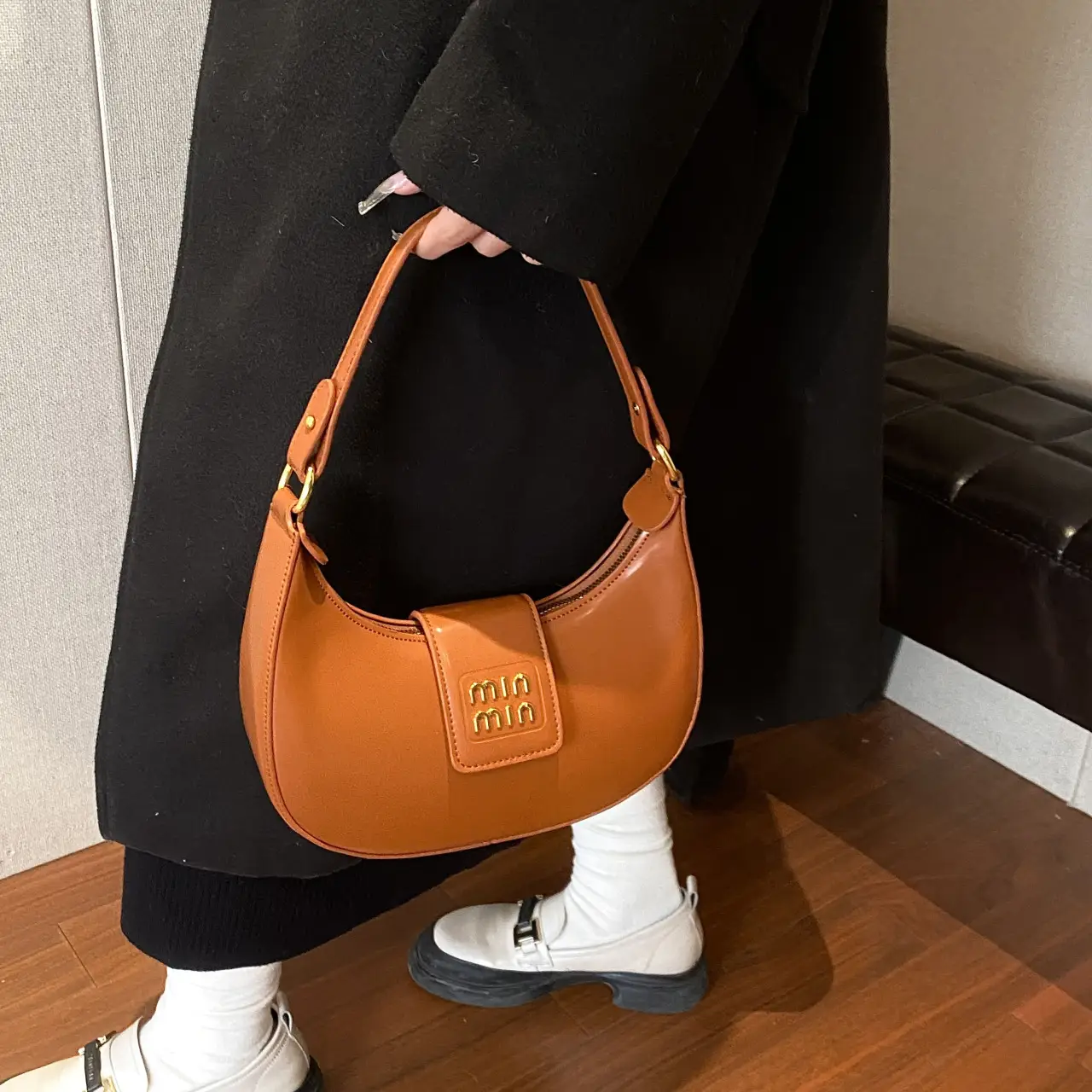 Women's Retro Crossbody Bag Brown Leather Commuter Style — feature 22