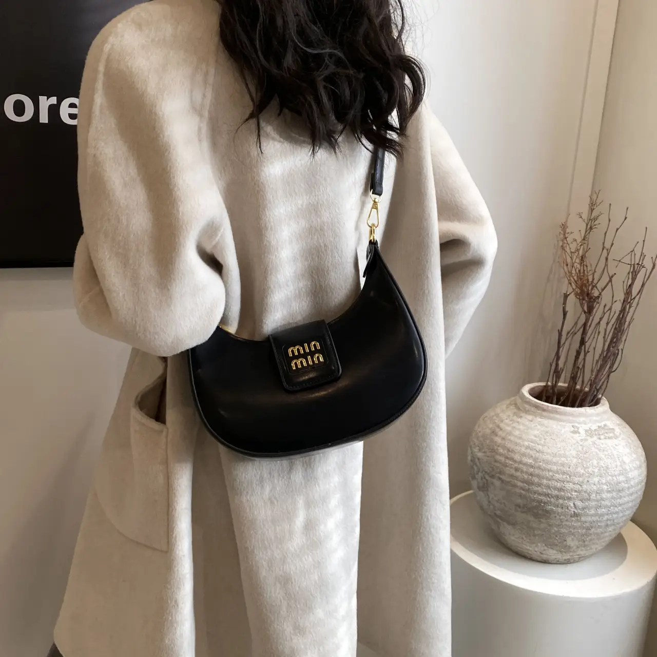 Women's Retro Crossbody Bag Brown Leather Commuter Style — feature 28