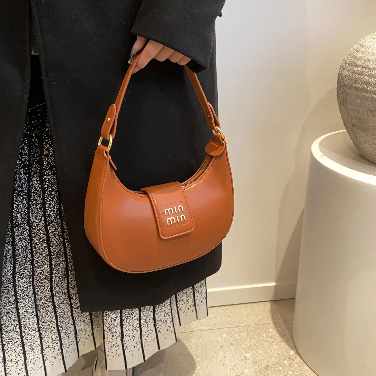 Women's Retro Crossbody Bag Brown Leather Commuter Style — feature 31
