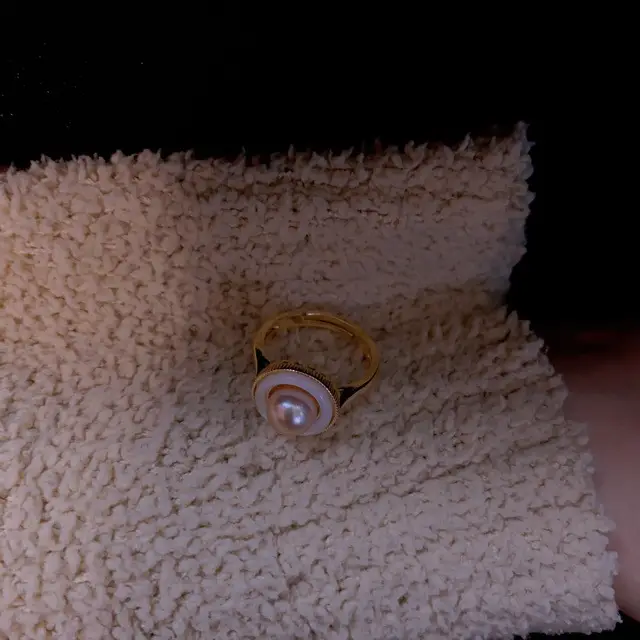 Elegant Pearl Ring for Women with Purple Pearl & Gold Plated Design - Image 4