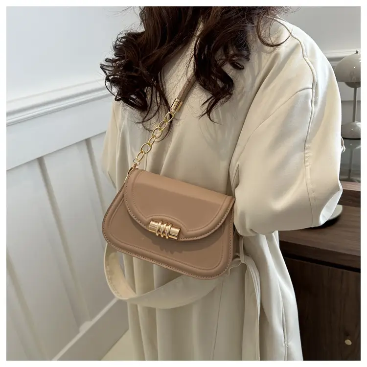 Women's Retro Chain Shoulder Bag Brown 2024 — feature 10