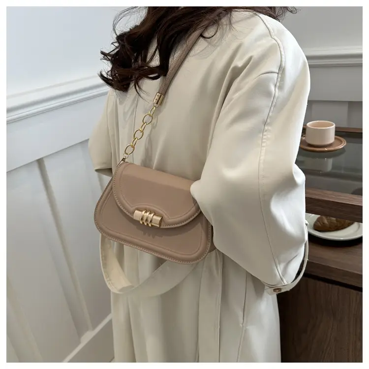Women's Retro Chain Shoulder Bag Brown 2024 — feature 12