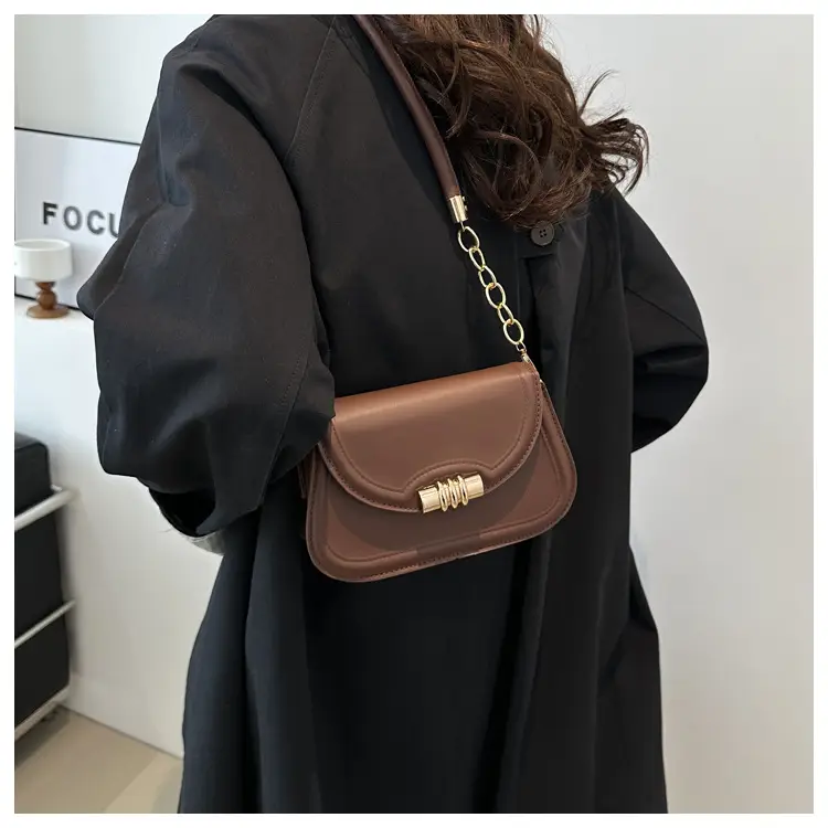 Women's Retro Chain Shoulder Bag Brown 2024 — feature 18