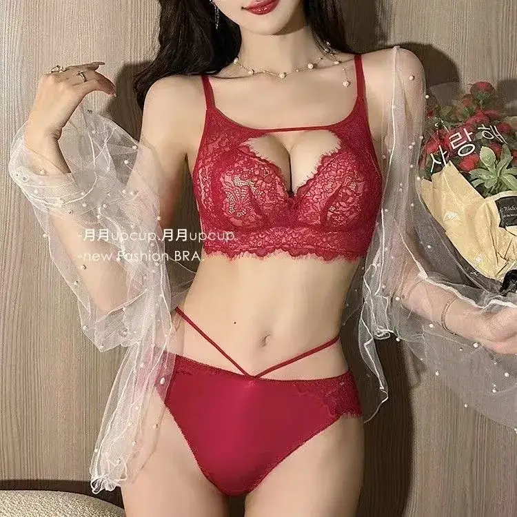 Red Lace Push-Up Bra Set for Women with Adjustable Back Closure