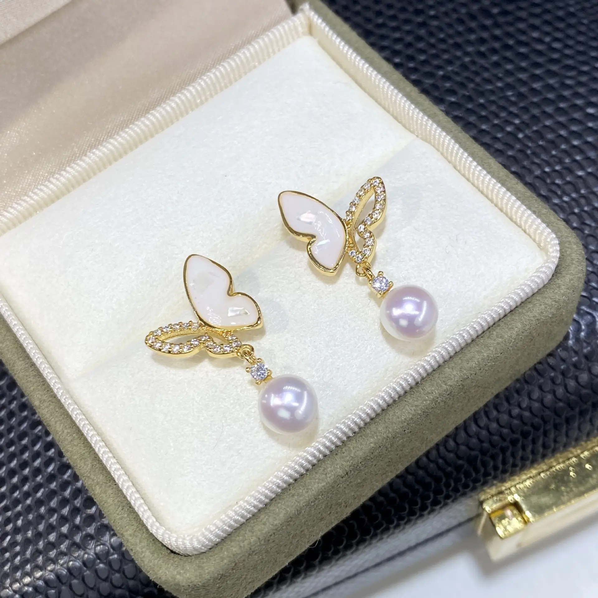 Natural Freshwater Butterfly Diamond Hollow Earrings for Women — feature 2