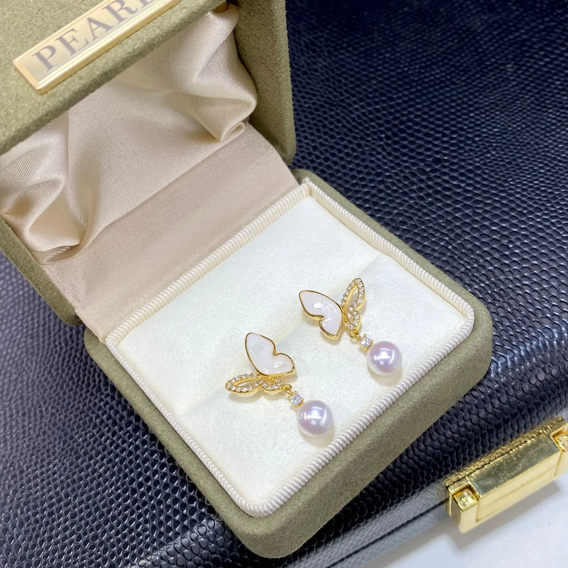 Natural Freshwater Butterfly Diamond Hollow Earrings for Women — feature 7