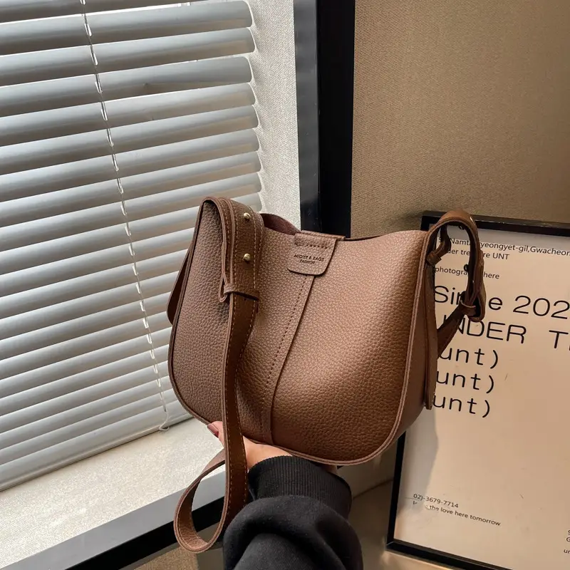 Vintage Brown Bucket Bag for Women Large Capacity Messenger Bag — feature 10