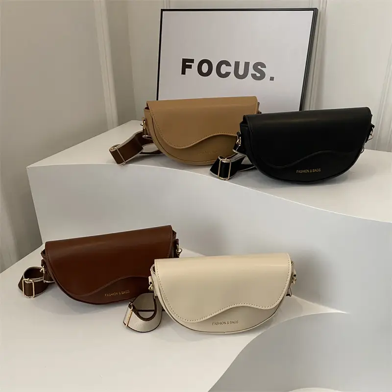Women's Black Saddle Crossbody Bag with Large Capacity - Image 8