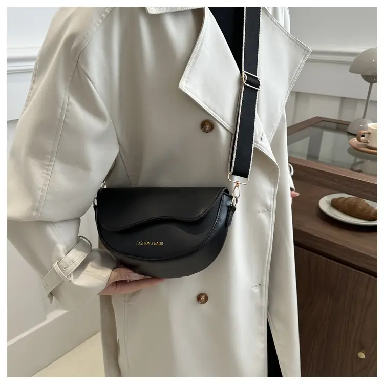 Women's Black Saddle Crossbody Bag with Large Capacity — feature 13