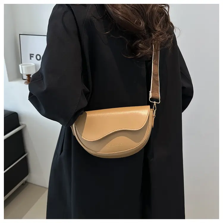 Women's Black Saddle Crossbody Bag with Large Capacity — feature 15
