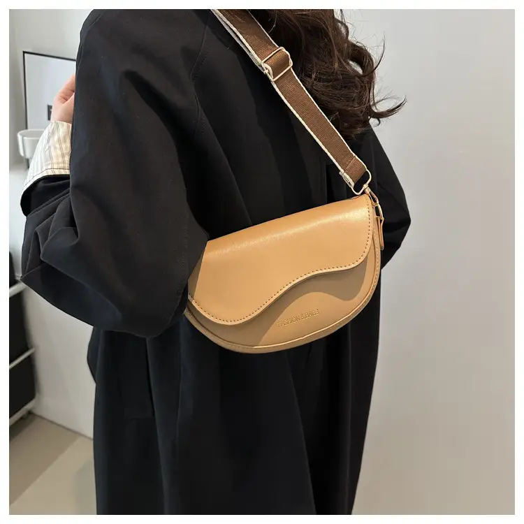Women's Black Saddle Crossbody Bag with Large Capacity — feature 17