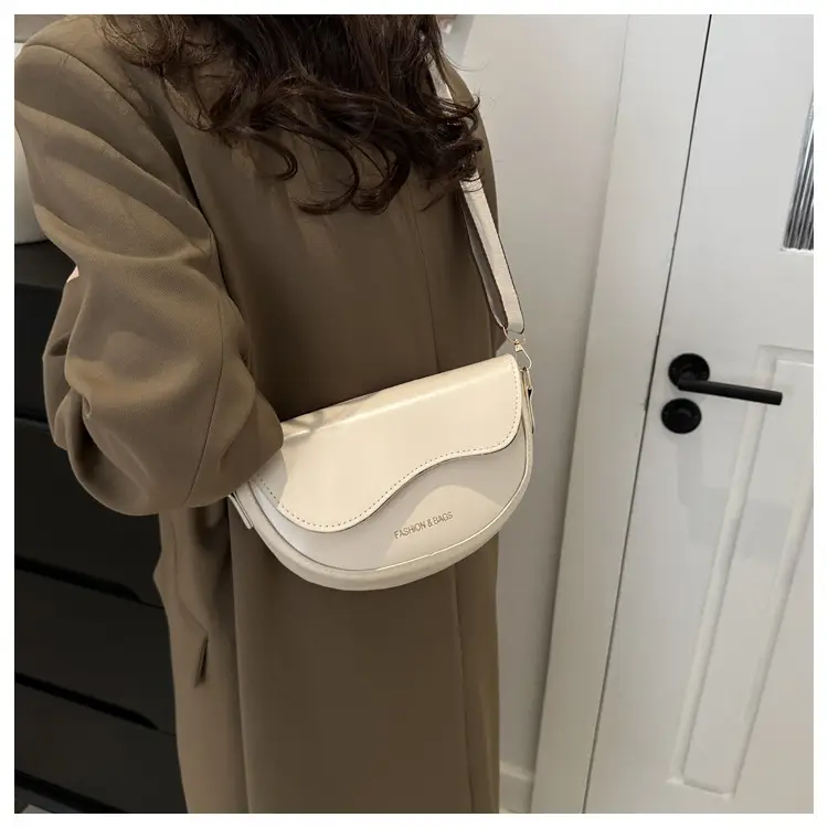 Women's Black Saddle Crossbody Bag with Large Capacity — feature 18