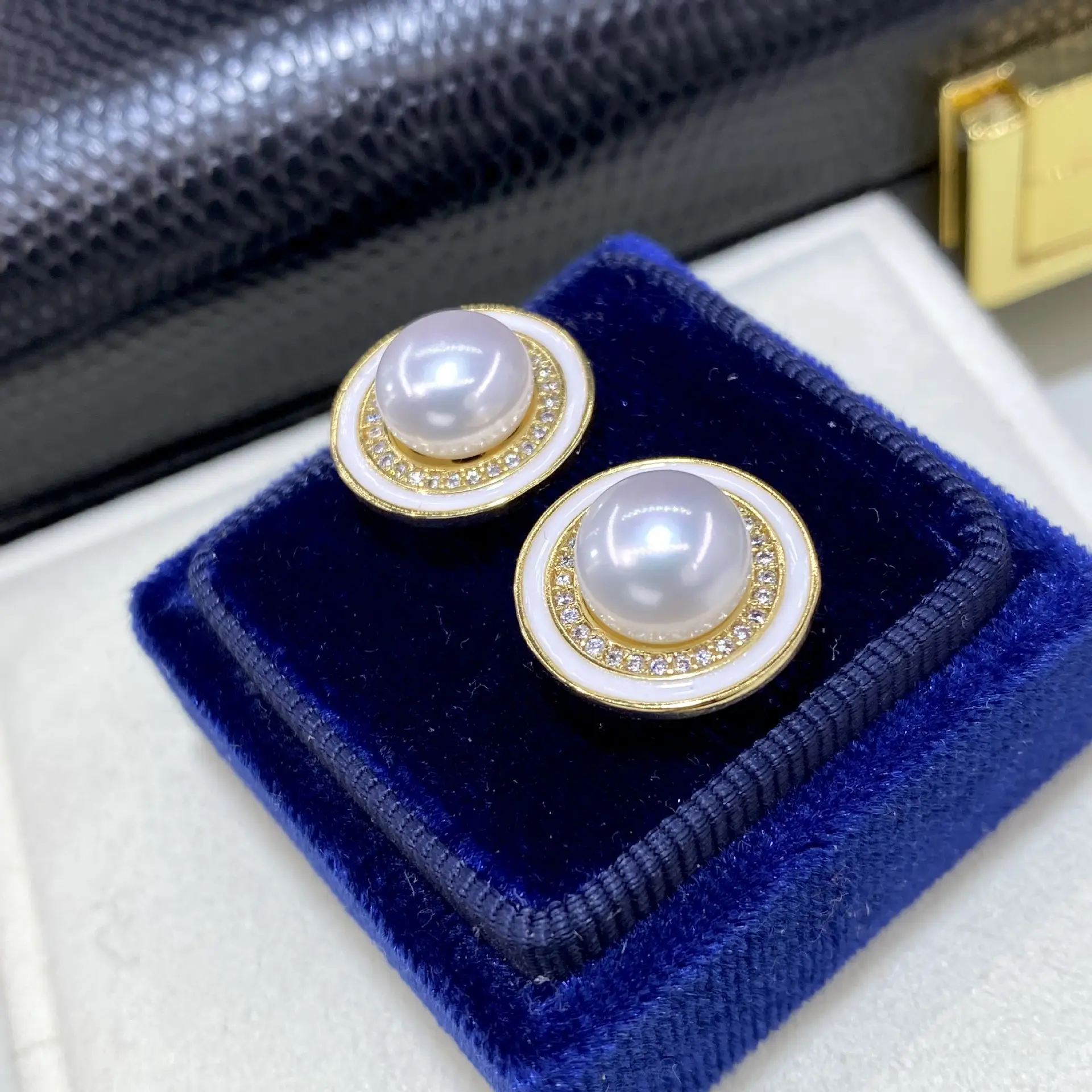 TikTok Popular Natural Freshwater Simple Round Earrings Light Luxury Niche Earrings All-match Women's S925 Silver Needle Earrings - Image 3