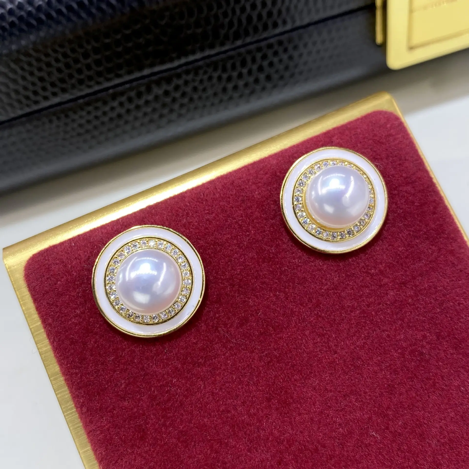 TikTok Popular Natural Freshwater Simple Round Earrings Light Luxury Niche Earrings All-match Women's S925 Silver Needle Earrings - Image 4