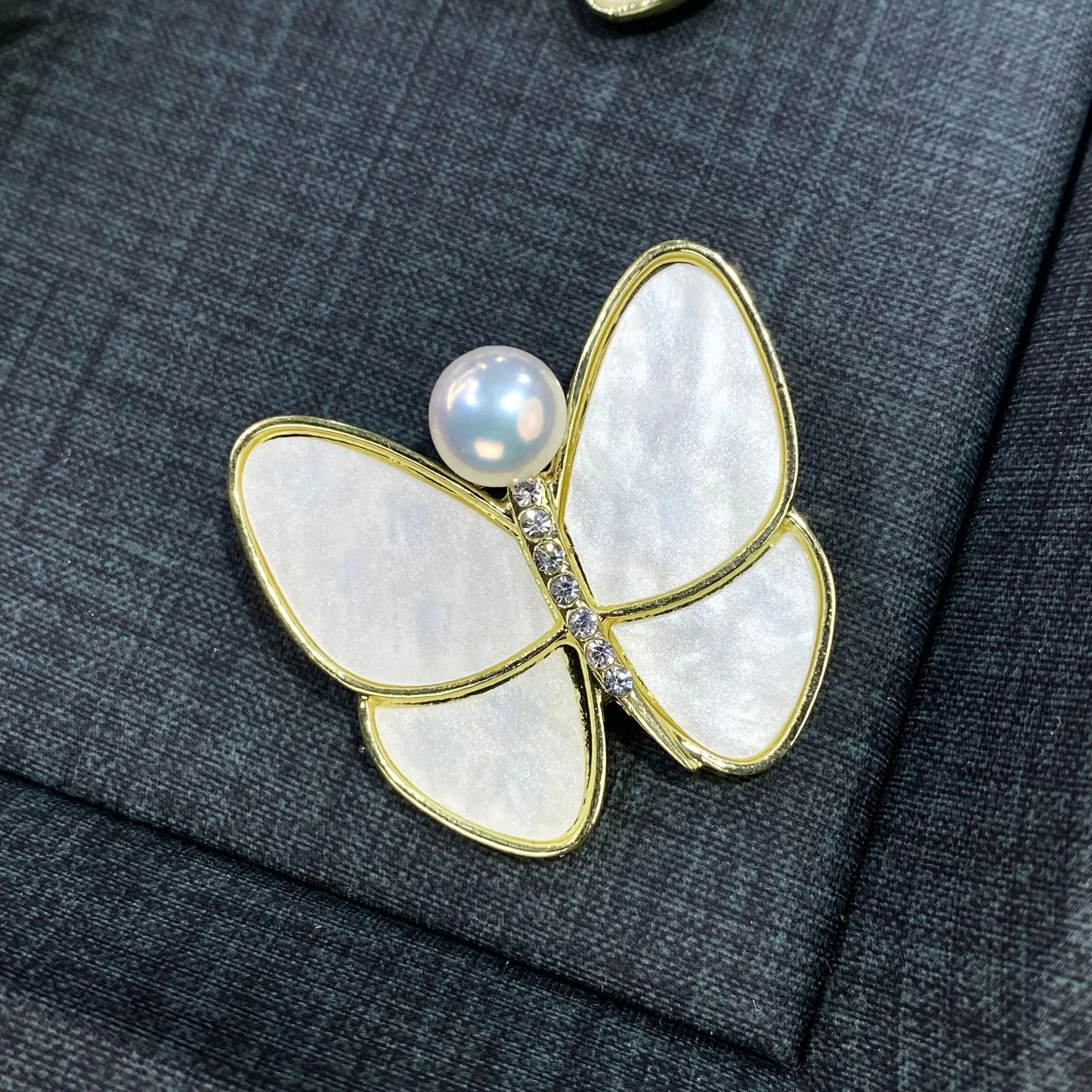 Antique Pearl Butterfly Brooch for Women — feature 6