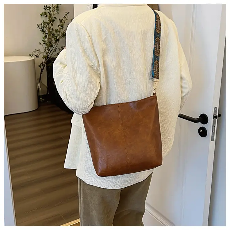 Women's Ethnic Wide Strap Bucket Bag 2024 — feature 15