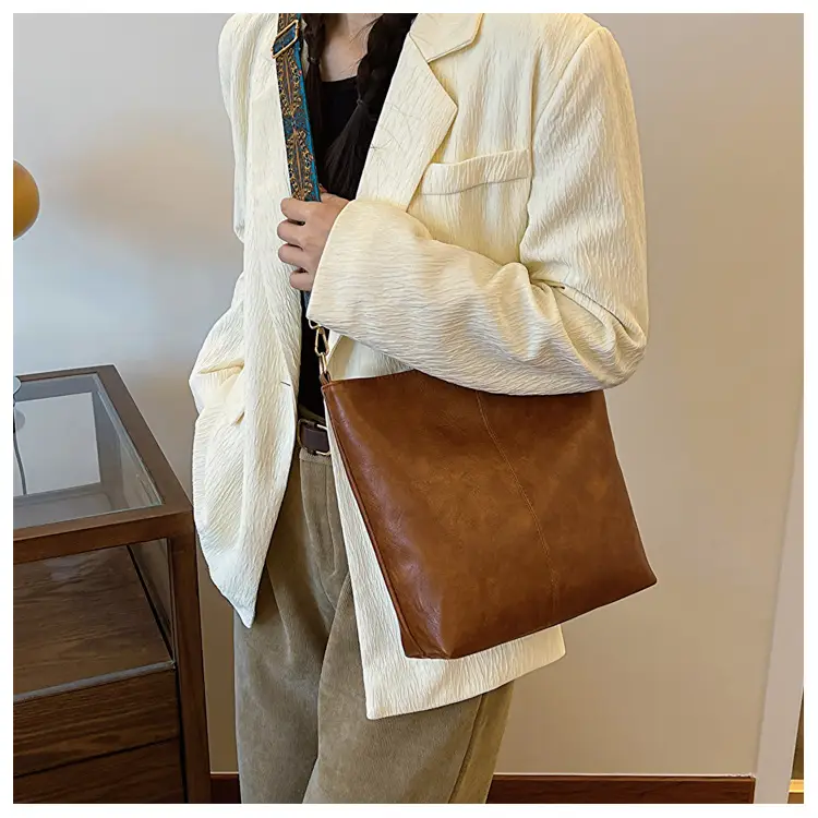 Women's Ethnic Wide Strap Bucket Bag 2024 — feature 17