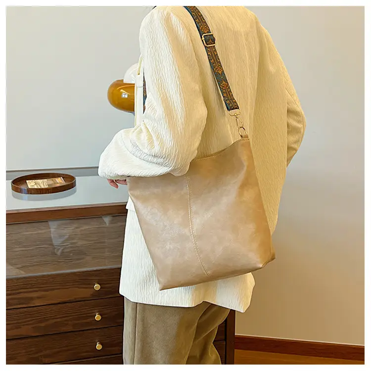 Women's Ethnic Wide Strap Bucket Bag 2024 — feature 19