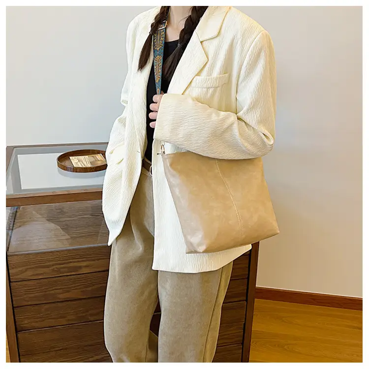 Women's Ethnic Wide Strap Bucket Bag 2024 — feature 22