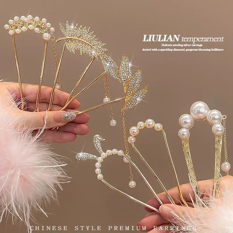 Elegant Pearl Hairpin for Women Golden Modern Style — feature 1