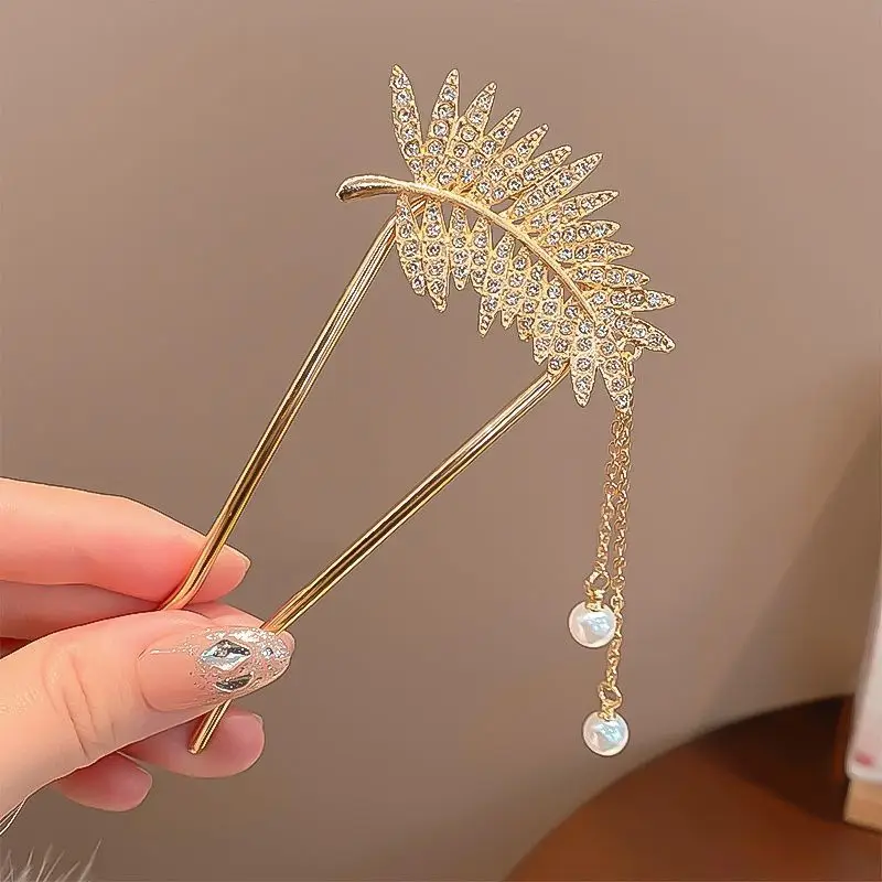 Elegant Pearl Hairpin for Women Golden Modern Style — feature 2