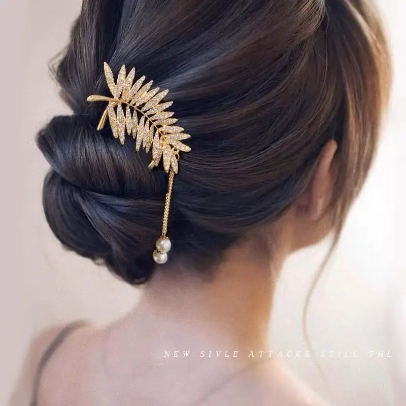 Elegant Pearl Hairpin for Women Golden Modern Style — feature 3
