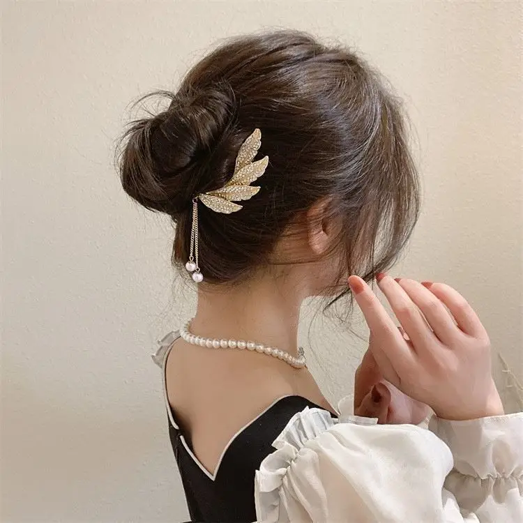 Elegant Pearl Hairpin for Women Golden Modern Style — feature 5