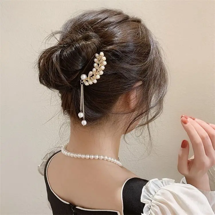 Elegant Pearl Hairpin for Women Golden Modern Style — feature 7