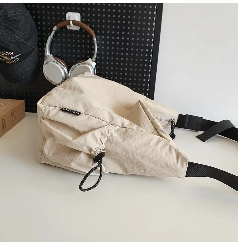 Large Capacity Retro Nylon Shoulder Bag for Men Women — feature 12