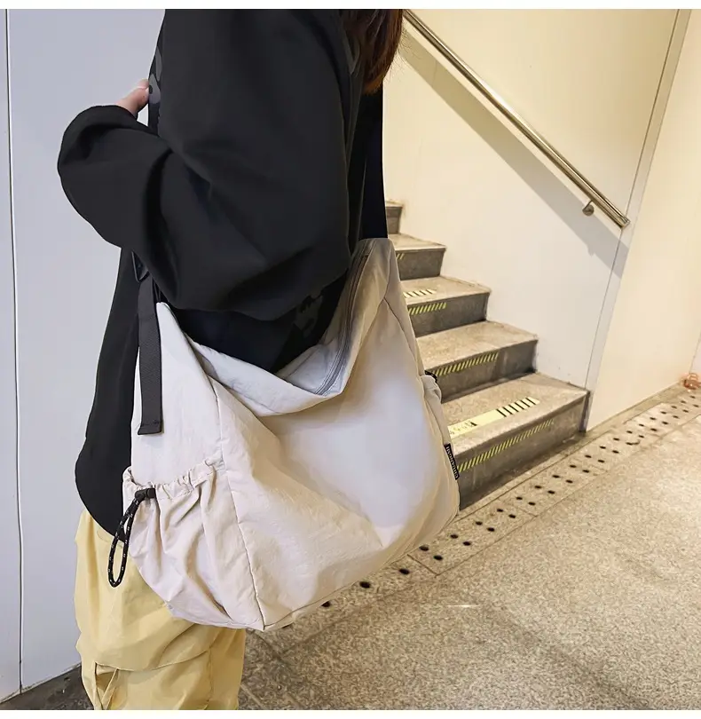 Large Capacity Retro Nylon Shoulder Bag for Men Women — feature 23