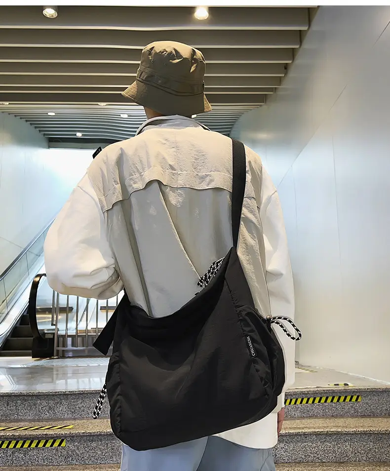 Large Capacity Retro Nylon Shoulder Bag for Men Women — feature 3