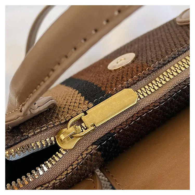 Women's Striped Handbag Black White 2024 Spring — feature 7