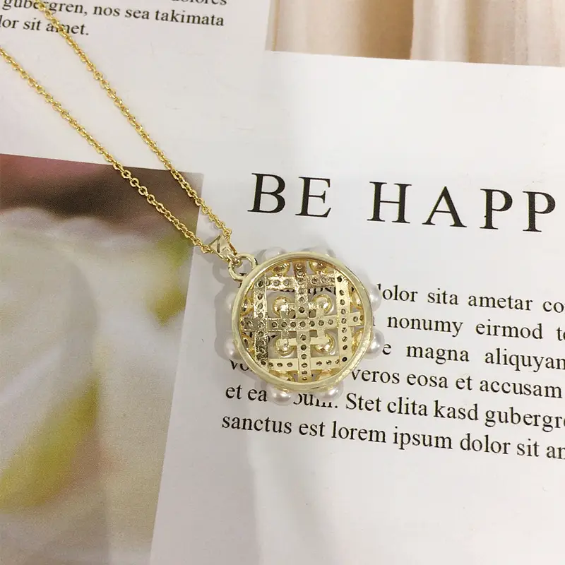 Luxury Pearl Pendant Necklace with Multi-Bead Design — feature 8