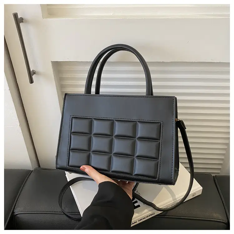Korean Style Quilted Shoulder Bag Brown White 2024 — feature 9