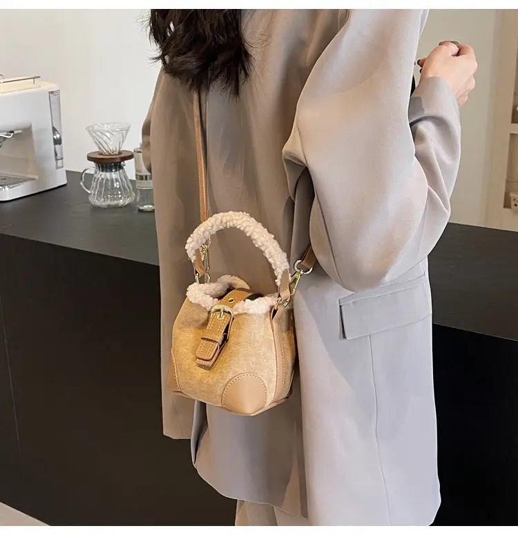 Korean Style Plush Shoulder Bag for Women 2024 — feature 9