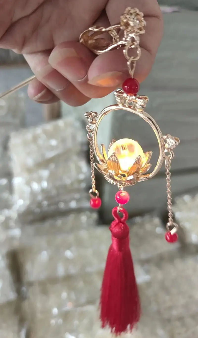 Ancient Light-Emitting Hairpin Lamp with Tassel Design — feature 11