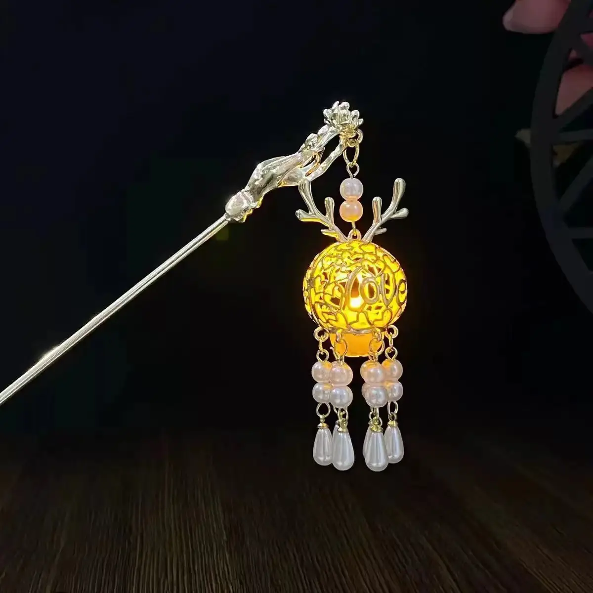 Ancient Light-Emitting Hairpin Lamp with Tassel Design — feature 22