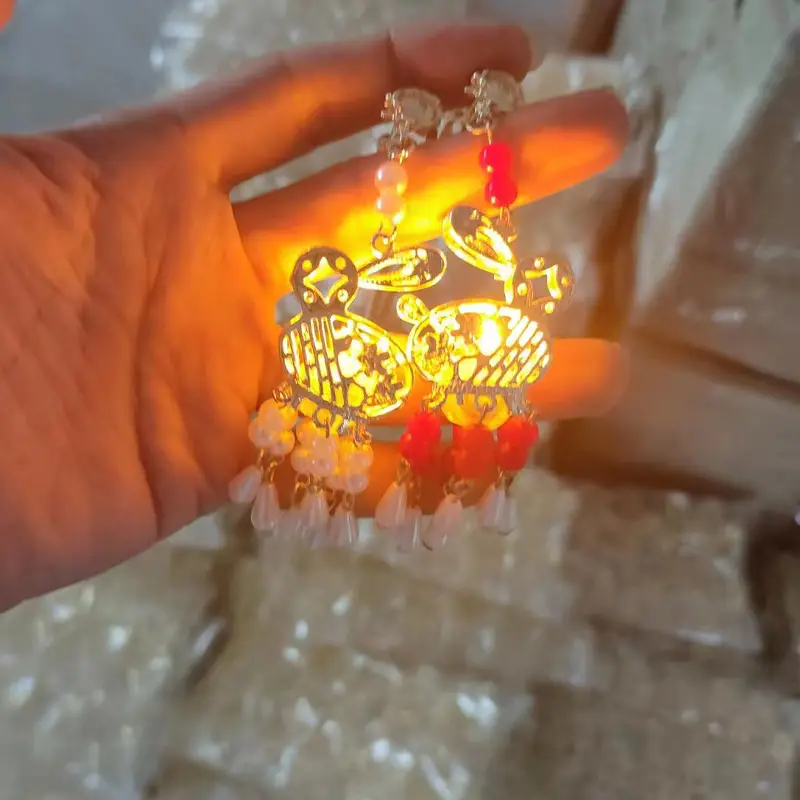 Ancient Light-Emitting Hairpin Lamp with Tassel Design — feature 7