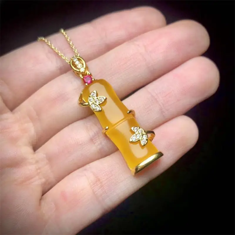 Imperial Green Jade Clover Necklace for Women — feature 7