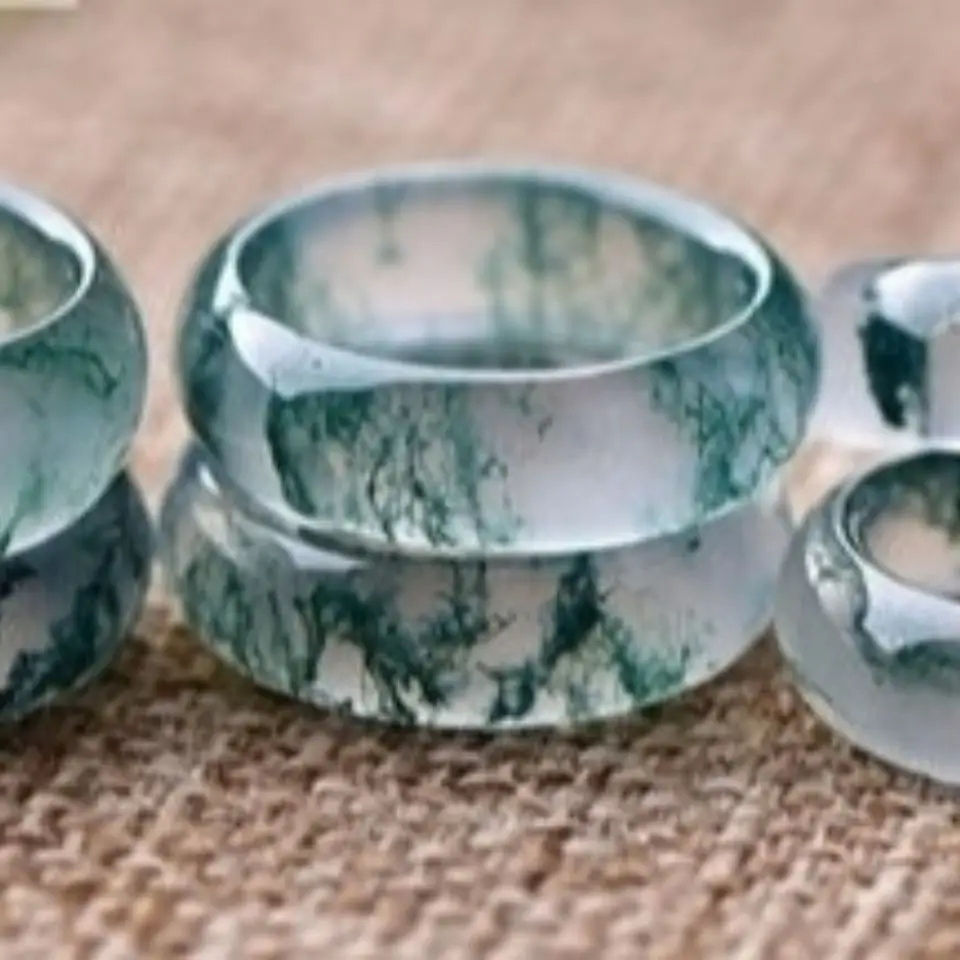 Green Ice-Type Agate Finger Ring for Men Women — feature 3