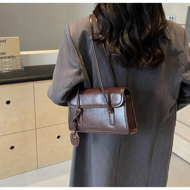 Women Retro Brown Leather Shoulder Bag 2023 — feature 13