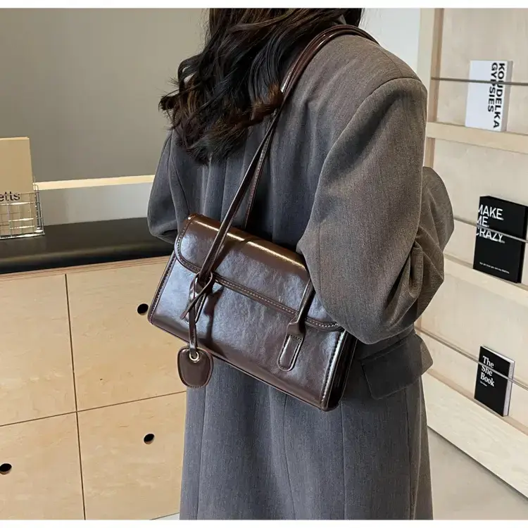Women Retro Brown Leather Shoulder Bag 2023 — feature 14